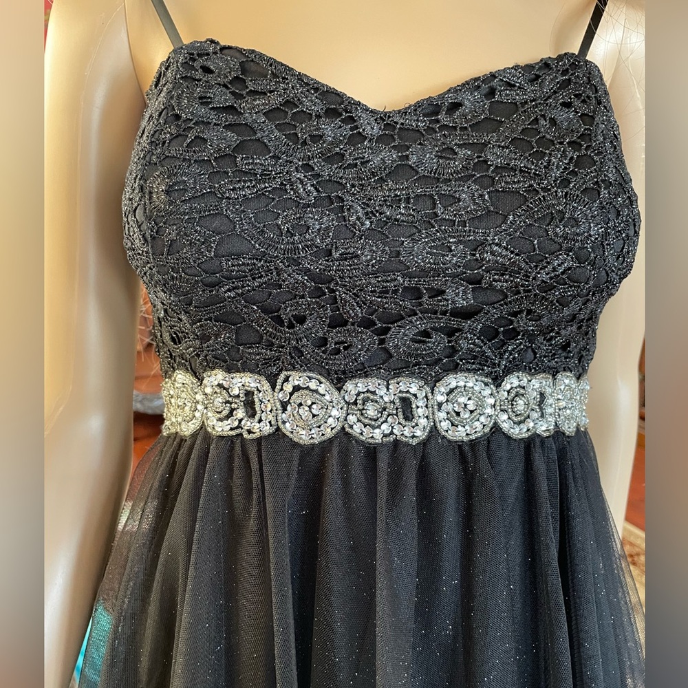 Black Sleeveless Rhinestone and Sequins Embellished Fit & Flare Dress Size 1 - Picture 3 of 14